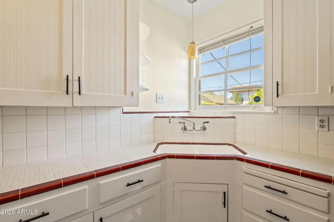 Real Estate Picture 8