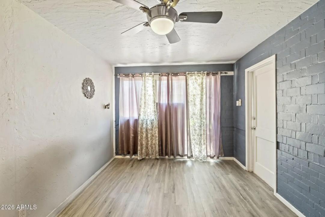 Real Estate Picture 23