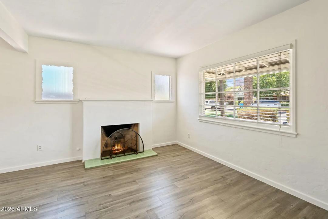 Real Estate Picture 5