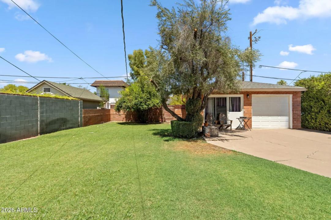 Real Estate Picture 24