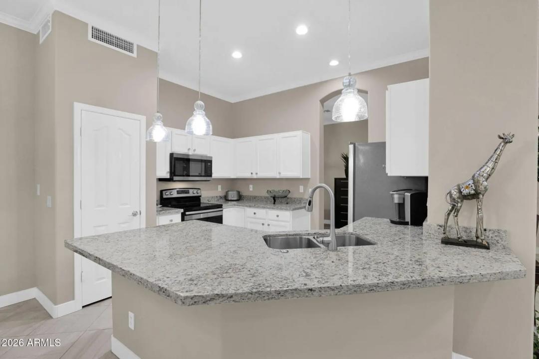 Real Estate Picture 11