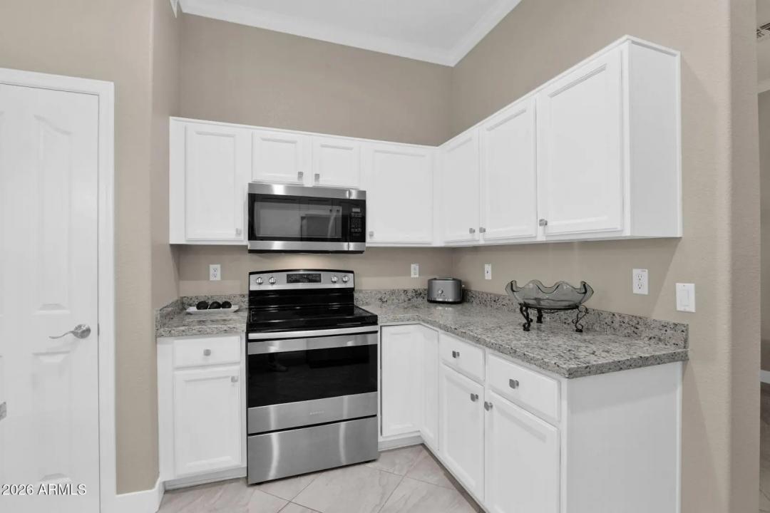 Real Estate Picture 12