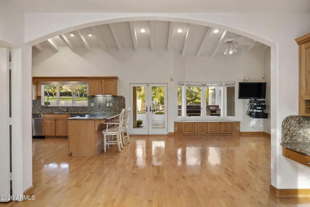 Real Estate Picture 12