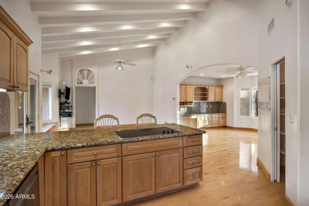 Real Estate Picture 17
