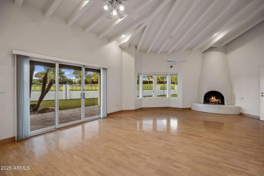 Real Estate Picture 8