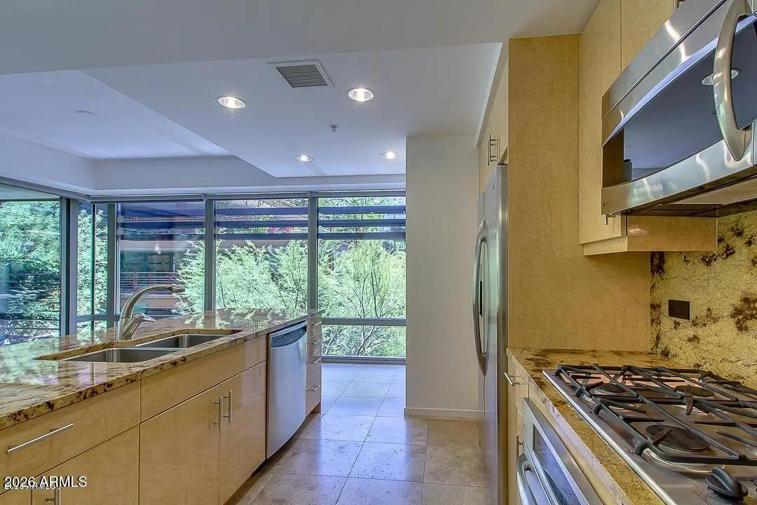 Real Estate Picture 9