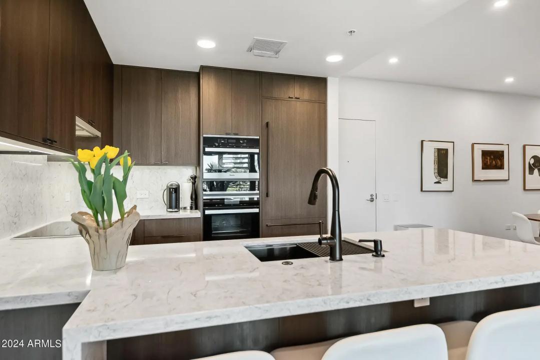 Real Estate Picture 3