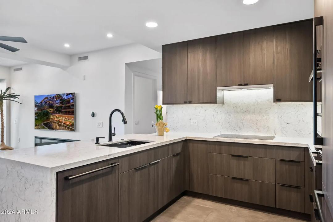 Real Estate Picture 11