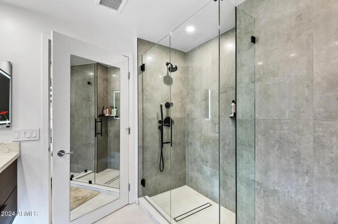 Real Estate Picture 32