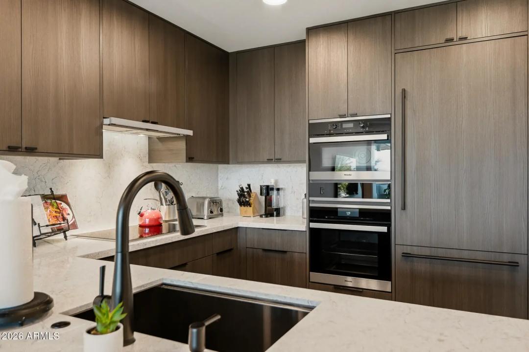 Real Estate Picture 4