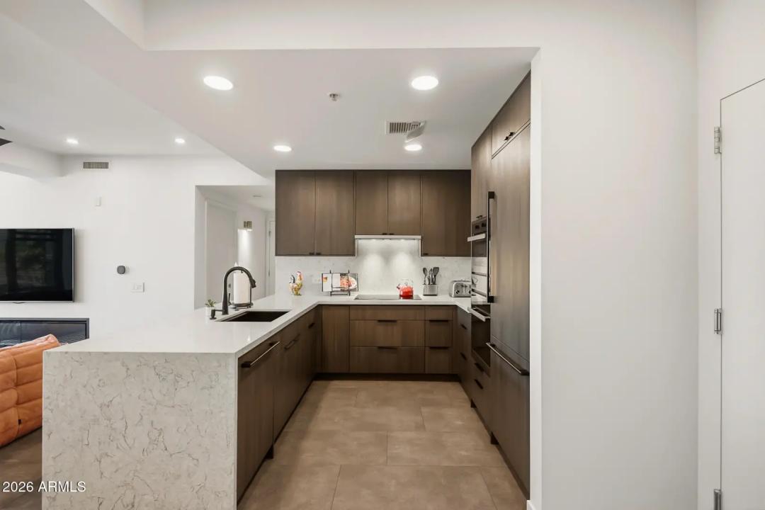 Real Estate Picture 8