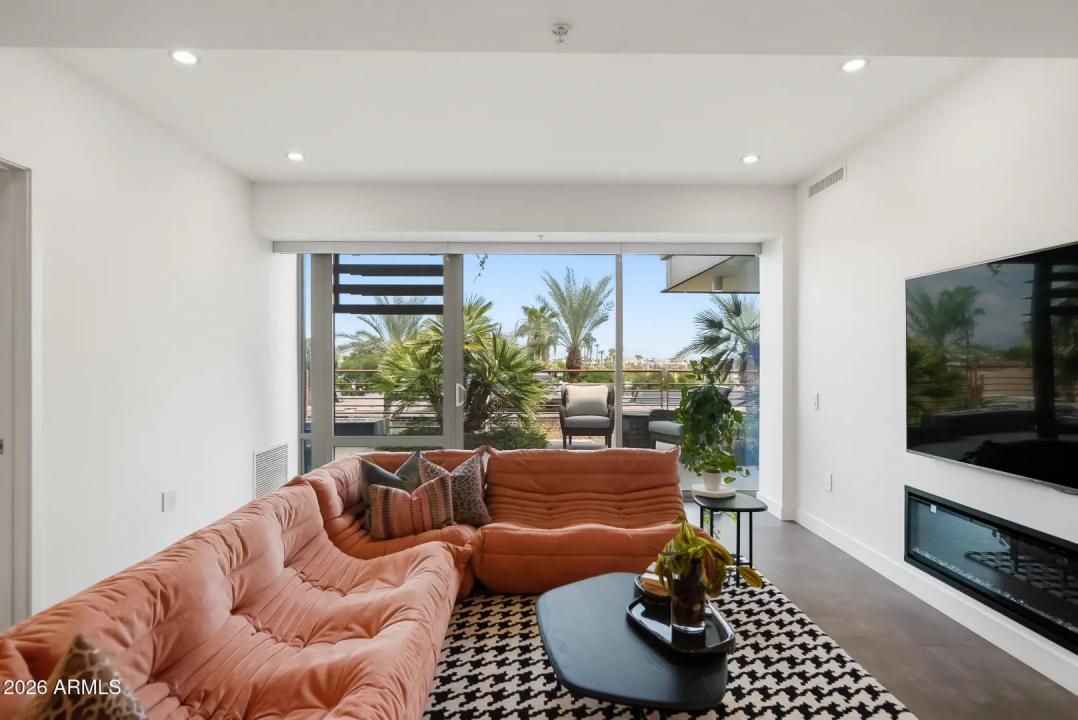Real Estate Picture 16