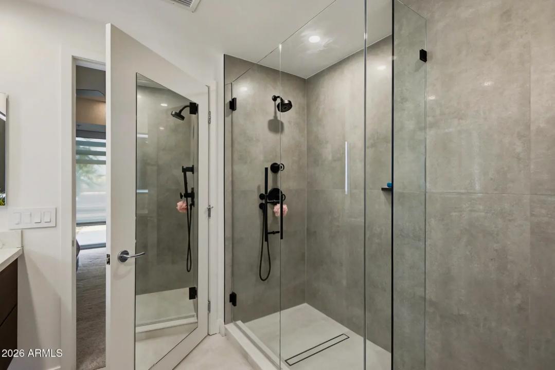Real Estate Picture 33
