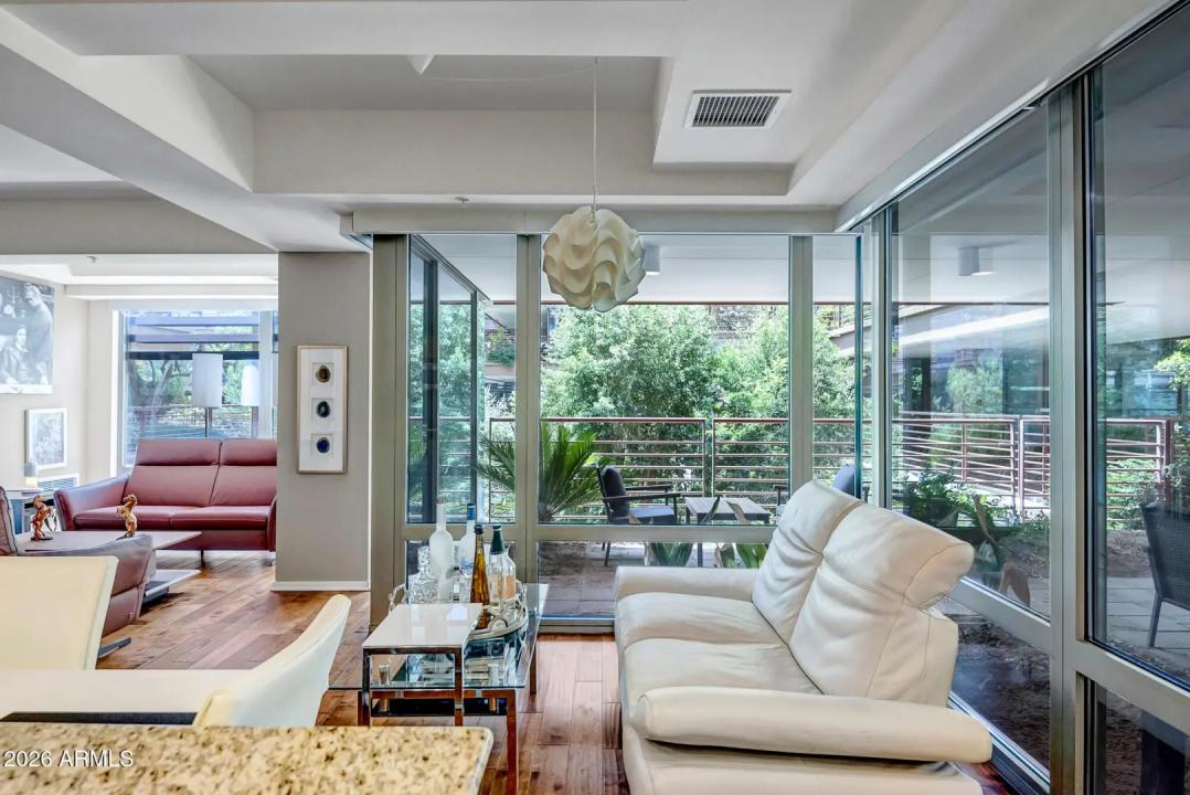 Real Estate Picture 4