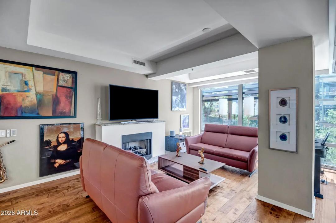 Real Estate Picture 8