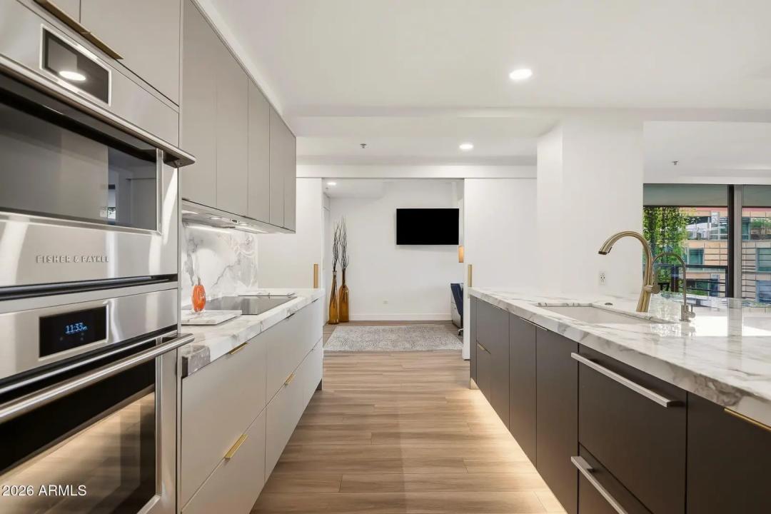 Real Estate Picture 4