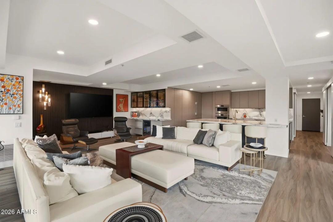 Real Estate Picture 8