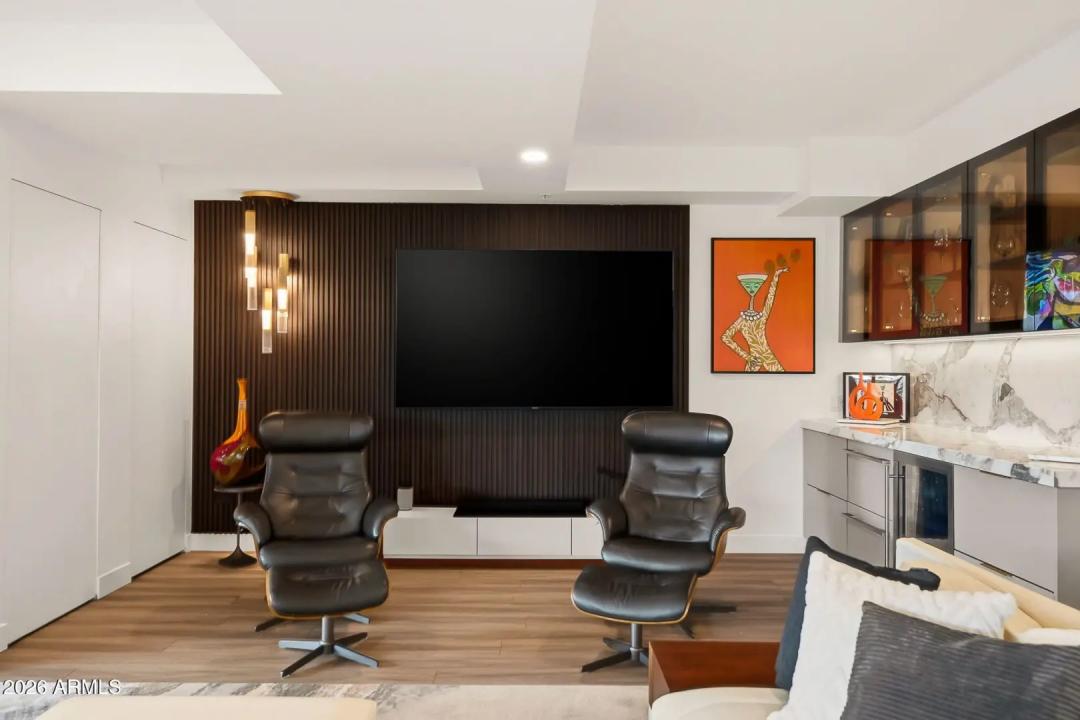Real Estate Picture 9