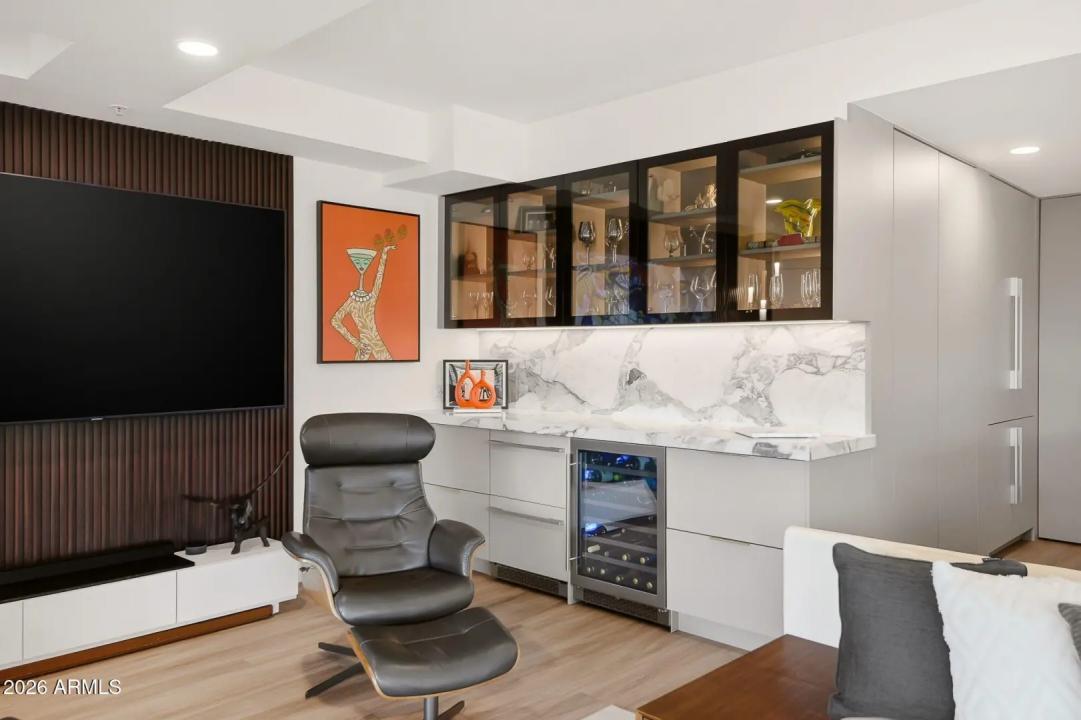 Real Estate Picture 11