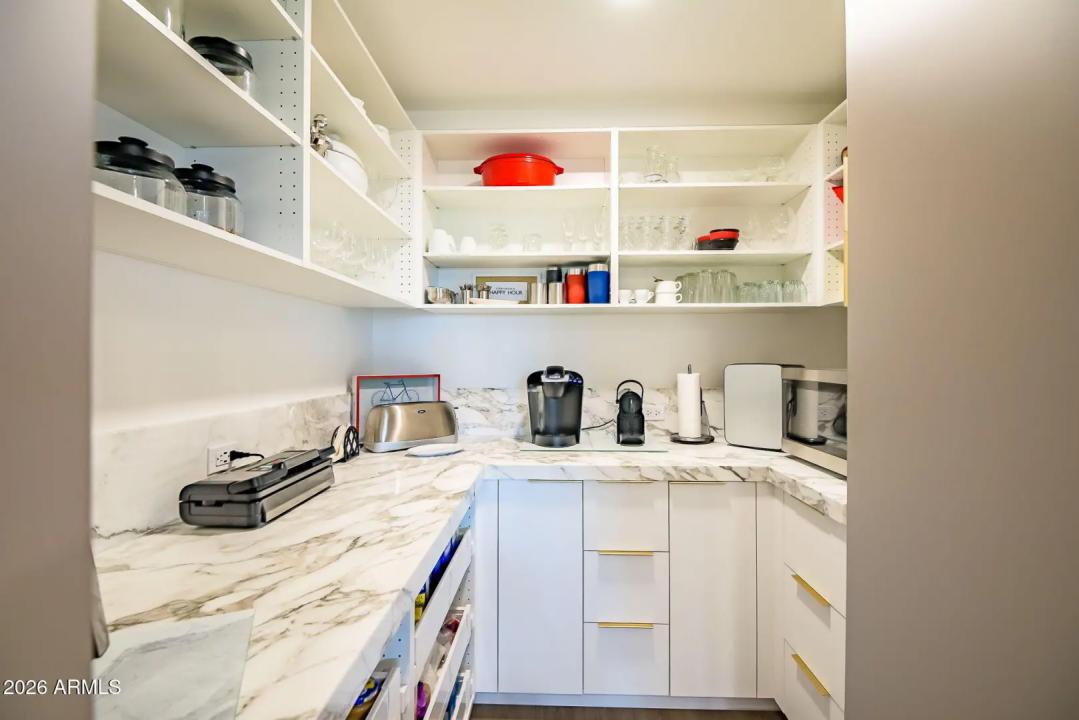 Real Estate Picture 22