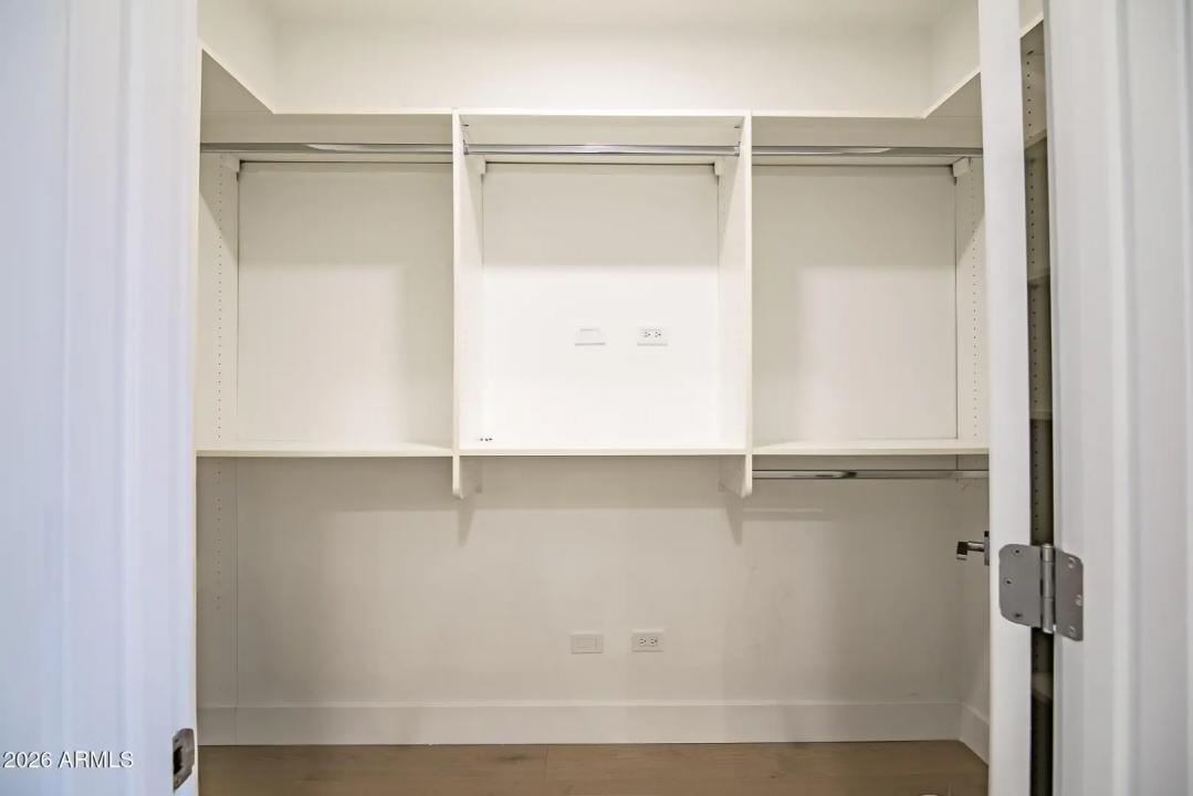 Real Estate Picture 4