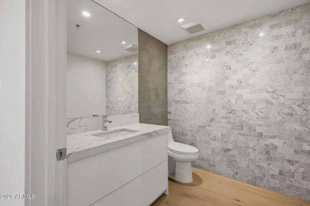 Real Estate Picture 5
