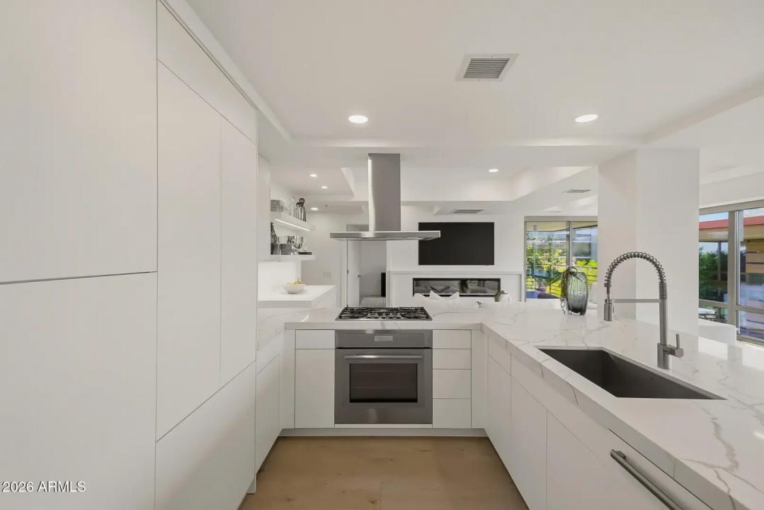 Real Estate Picture 12