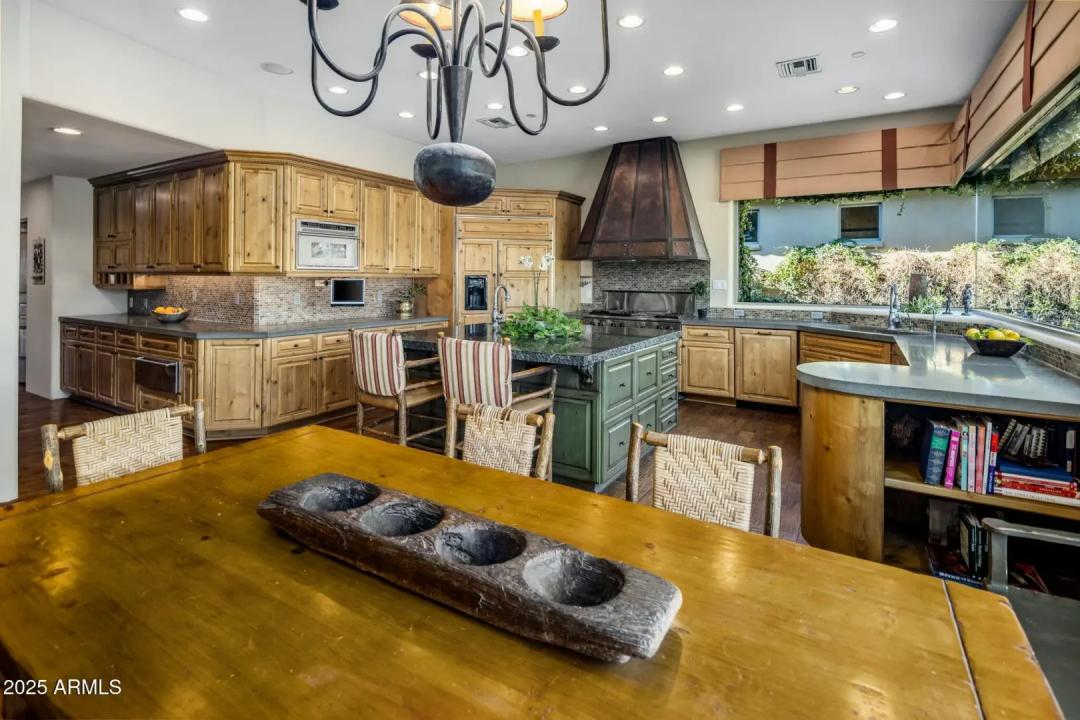Real Estate Picture 7
