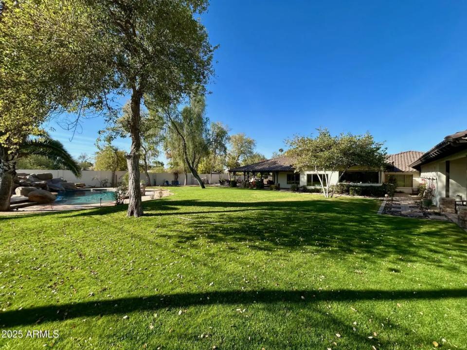 Real Estate Picture 9