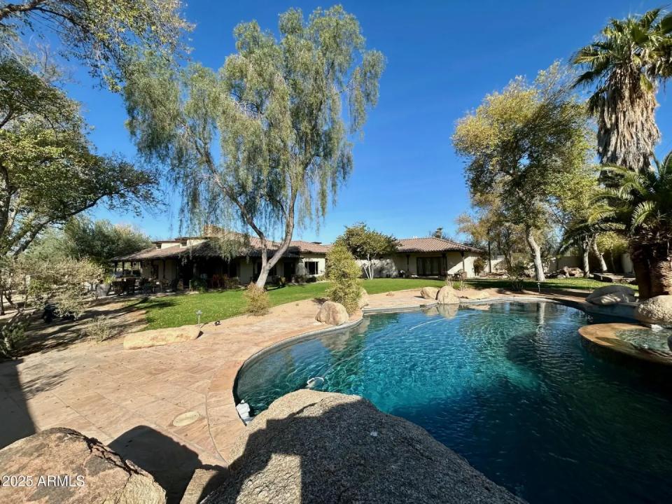 Real Estate Picture 11