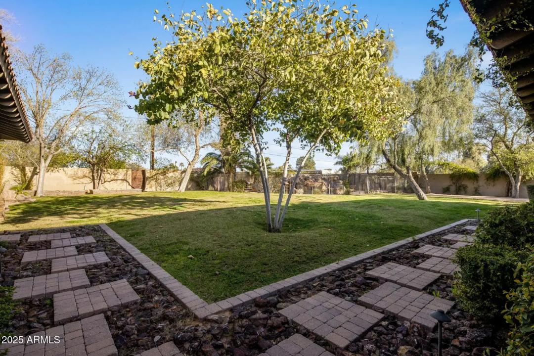 Real Estate Picture 12