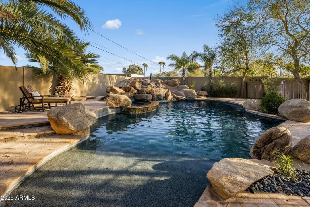 Real Estate Picture 14