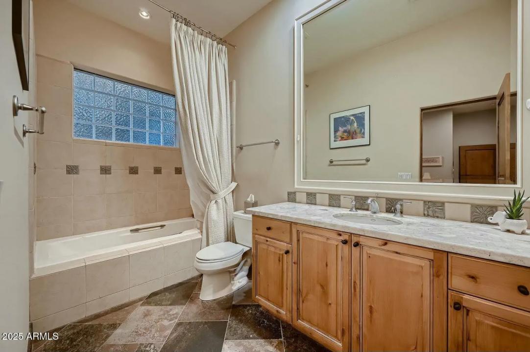 Real Estate Picture 33