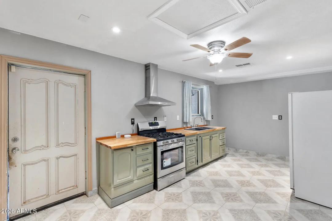 Real Estate Picture 32