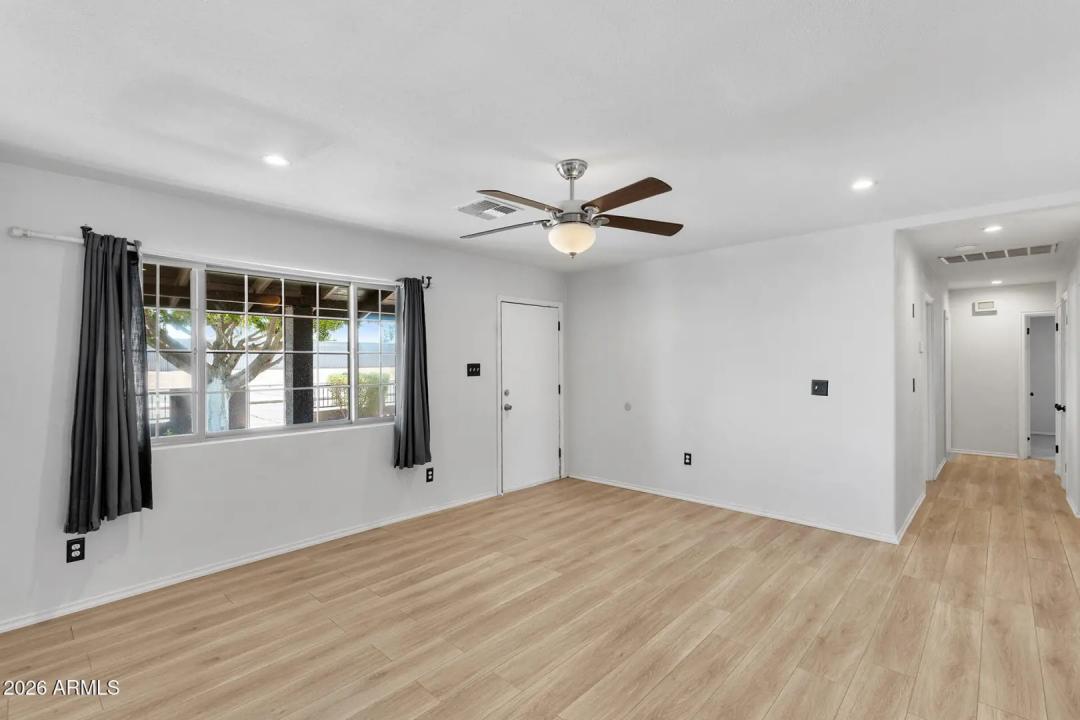 Real Estate Picture 12