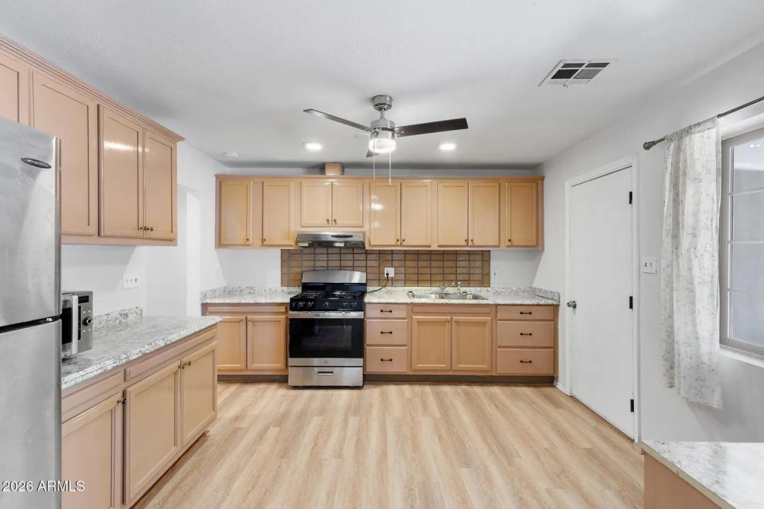 Real Estate Picture 15