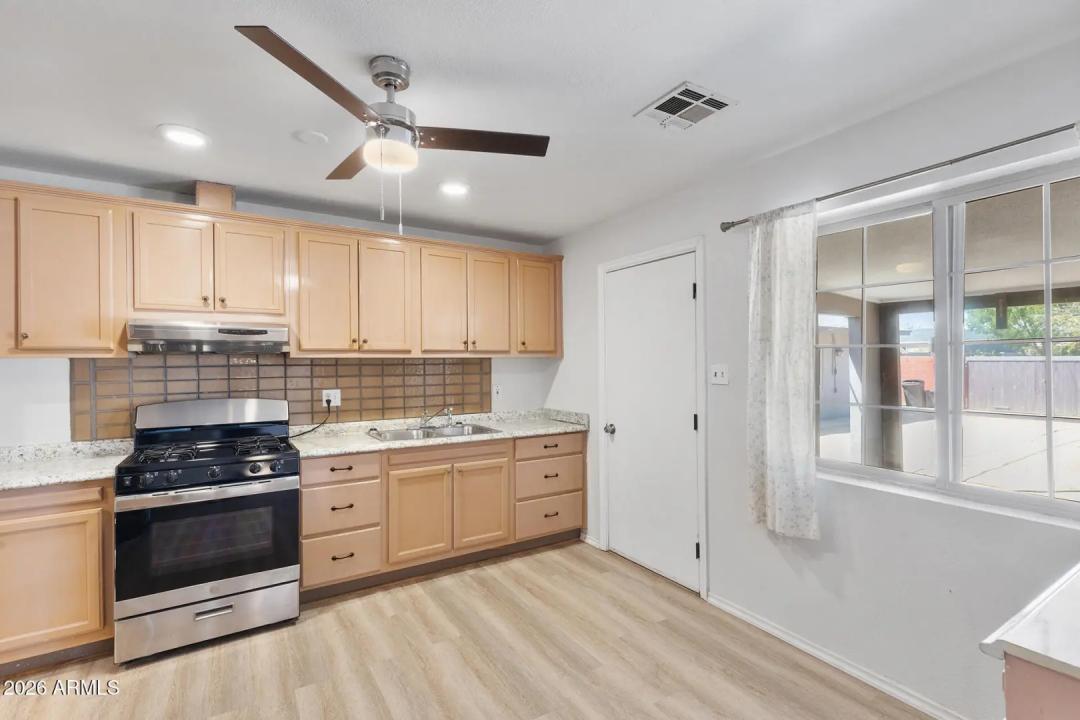 Real Estate Picture 16