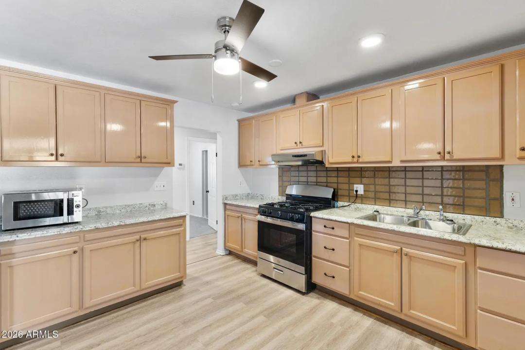 Real Estate Picture 17