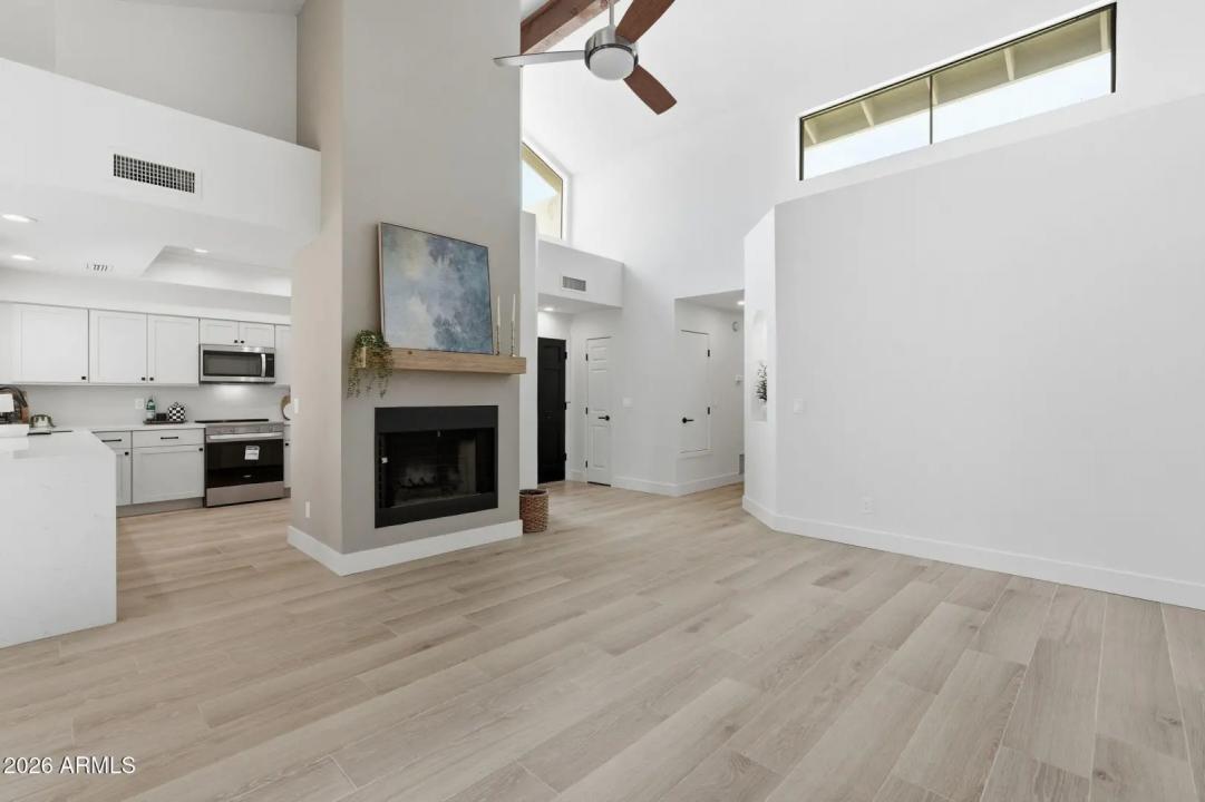 Real Estate Picture 4