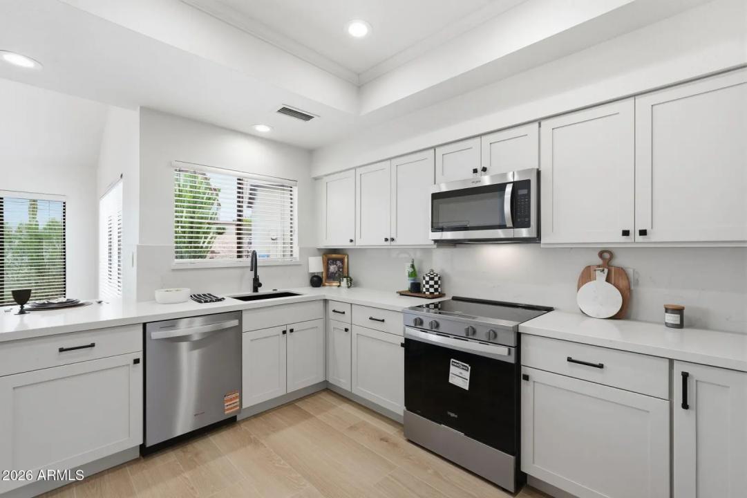 Real Estate Picture 7