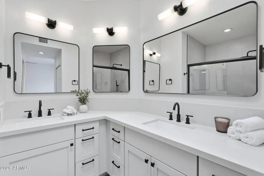 Real Estate Picture 18