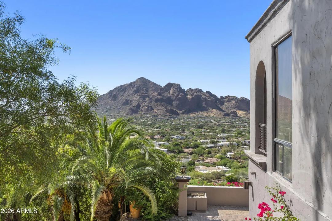 Real Estate Picture 4