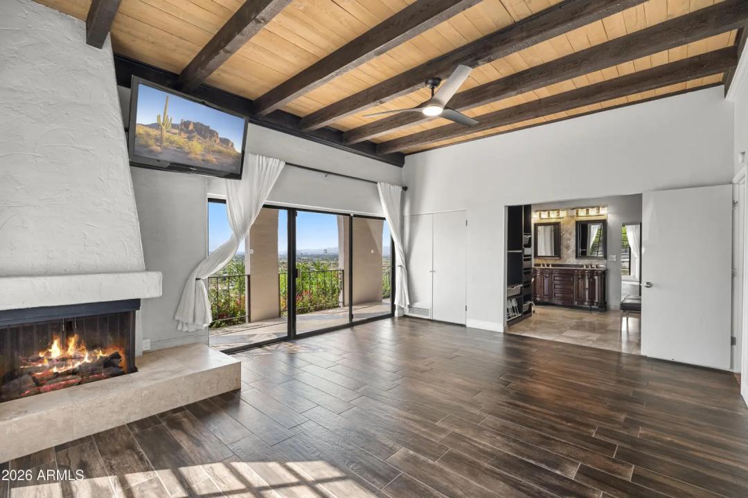 Real Estate Picture 8