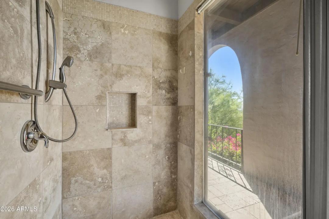 Real Estate Picture 11
