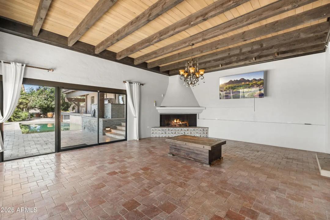 Real Estate Picture 13
