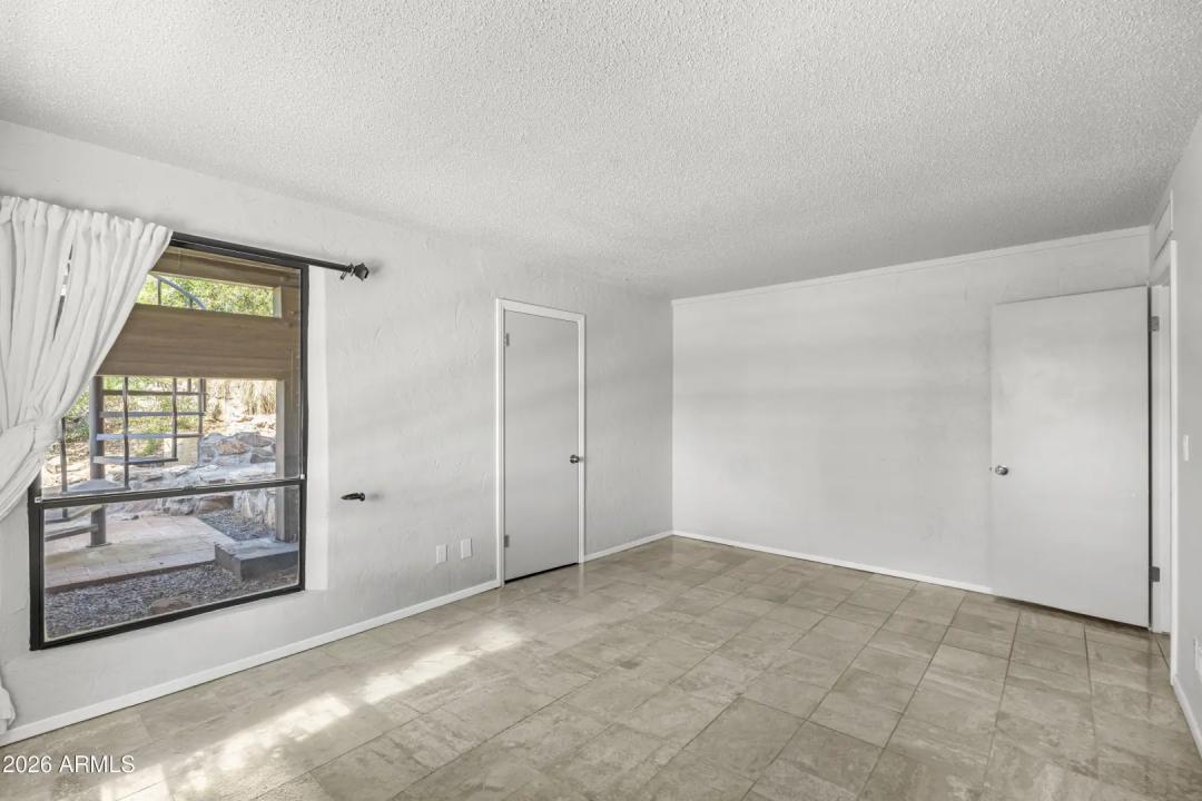 Real Estate Picture 32