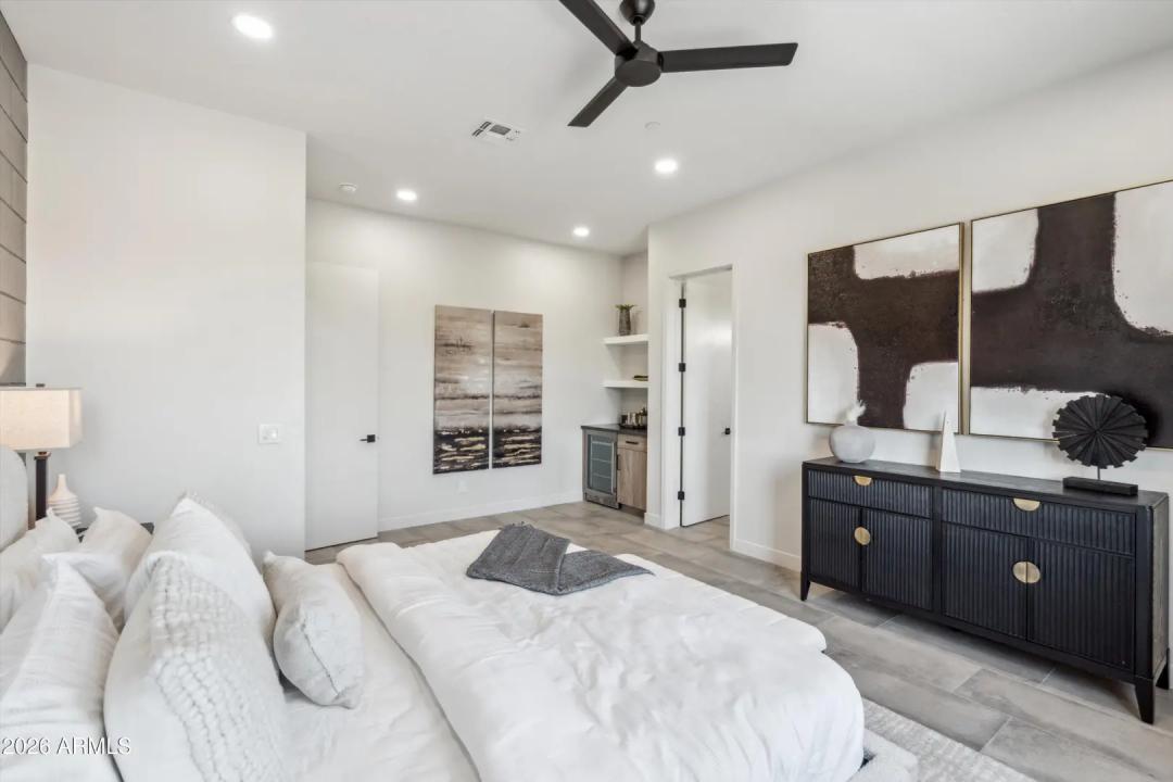 Real Estate Picture 11