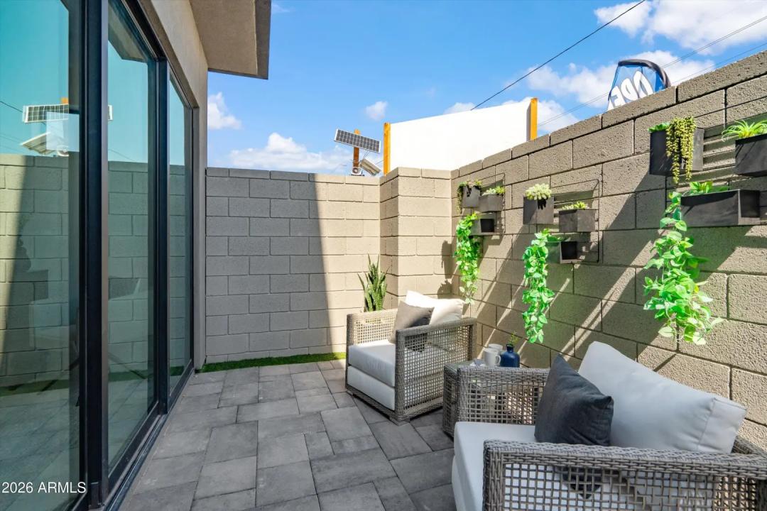 Real Estate Picture 9