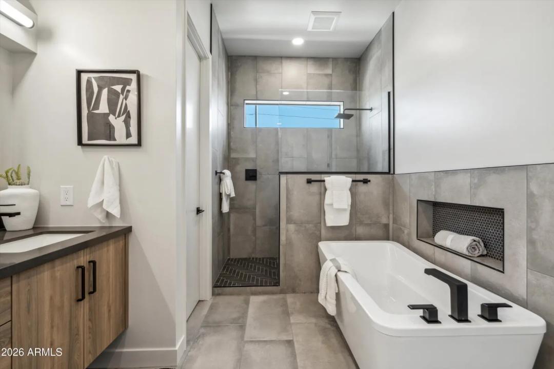 Real Estate Picture 12