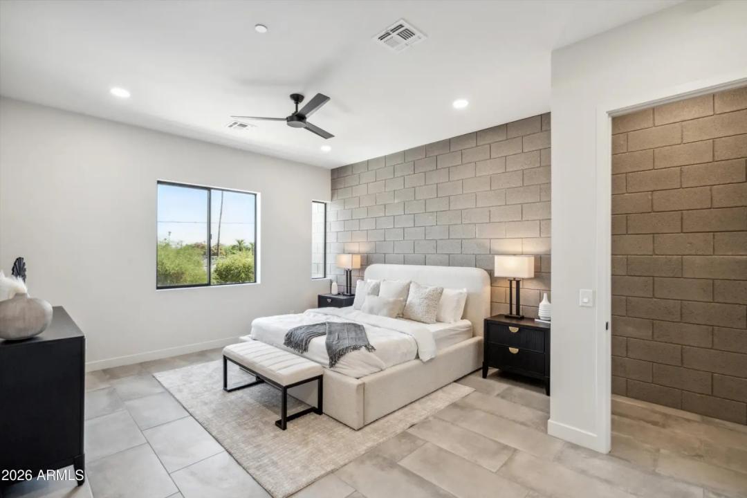 Real Estate Picture 10